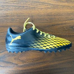 Puma woman’s soccer cleats
